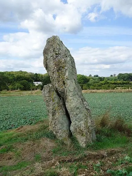 Foto de Menhir de Gobianne - Gregofhuest - © Creative Commons (https://creativecommons.org/licenses/by-sa/4.0/deed.fr)