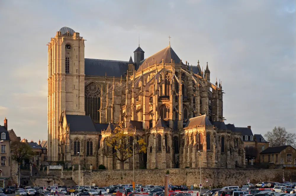 Foto von Saint-Julien-Kathedrale - Sous licence Creative Commons (https://creativecommons.org/licenses/by-sa/4.0/deed.fr) - Par Selbymay - © Creative Commons (https://creativecommons.org/licenses/by-sa/4.0/deed.fr)