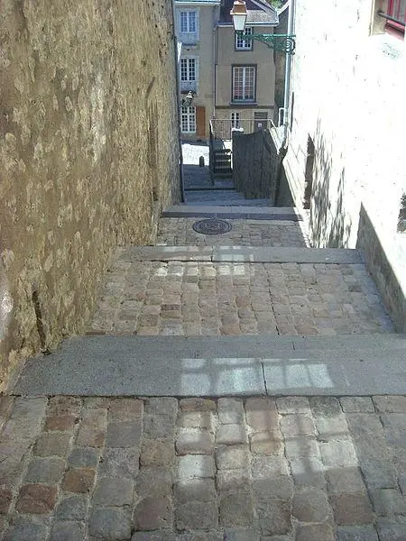 Foto von Treppe - Yodaspirine - © Creative Commons (https://creativecommons.org/licenses/by-sa/4.0/deed.fr)