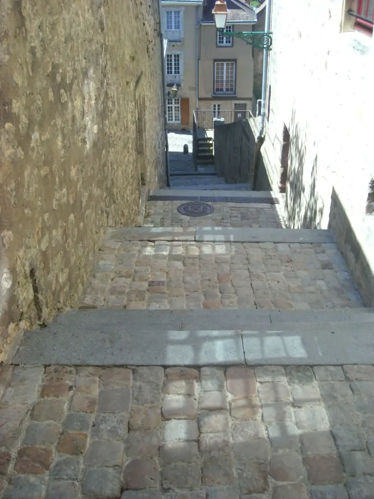 Foto von Treppe - Sous licence Creative Commons (https://creativecommons.org/licenses/by-sa/4.0/deed.fr) - Par Yodaspirine - © Creative Commons (https://creativecommons.org/licenses/by-sa/4.0/deed.fr)