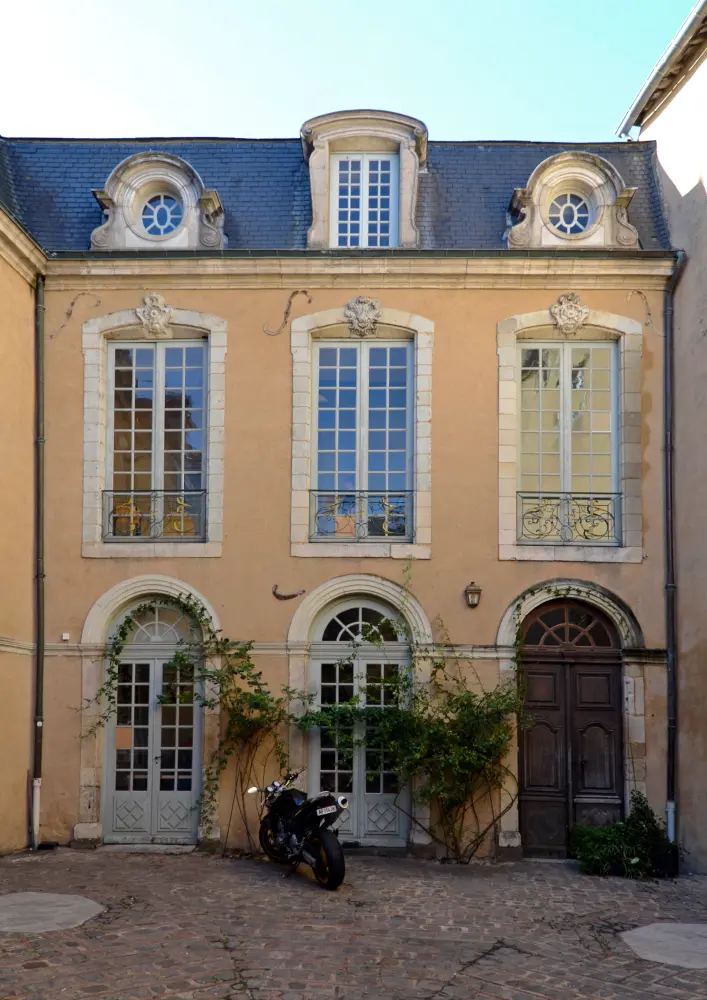 Foto von Nepveu Hotel in Rouillon - Sous licence Creative Commons (https://creativecommons.org/licenses/by-sa/4.0/deed.fr) - Par Selbymay - © Creative Commons (https://creativecommons.org/licenses/by-sa/4.0/deed.fr)