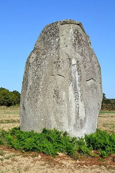 Foto di Menhir - Liberliger - © Creative Commons (https://creativecommons.org/licenses/by-sa/4.0/deed.fr)