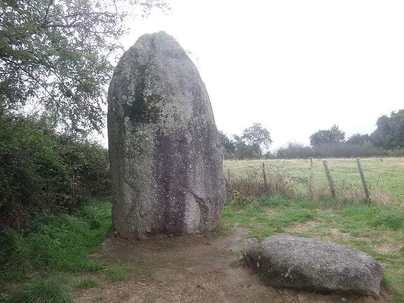 Foto di Menhir - Whiteredge - © Creative Commons (https://creativecommons.org/licenses/by-sa/4.0/deed.fr)