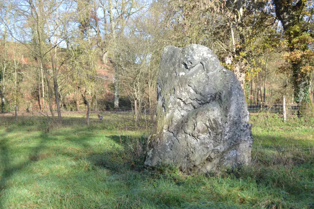 Foto von Menhir - Sous licence Creative Commons (https://creativecommons.org/licenses/by-sa/4.0/deed.fr) - Par Liberliger - © Creative Commons (https://creativecommons.org/licenses/by-sa/4.0/deed.fr)