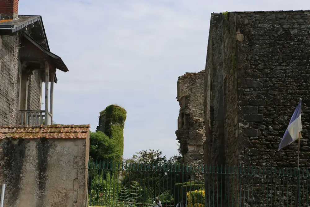 Foto di Castello (vecchio) - POP Plateforme Ouverte du Patrimoine / Base Mérimée - © Ministère de la Culture (France), Conservation des antiquités et des objets d’art de Vendée - Tous droits réservés