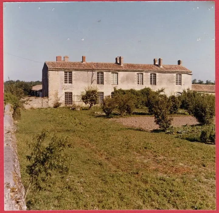 Foto di Manor dice Old Fonteclosis (Cart House) - POP Plateforme Ouverte du Patrimoine / Base Mérimée - © Ministère de la Culture (France), Médiathèque du patrimoine et de la photographie, Tous droits réservés 