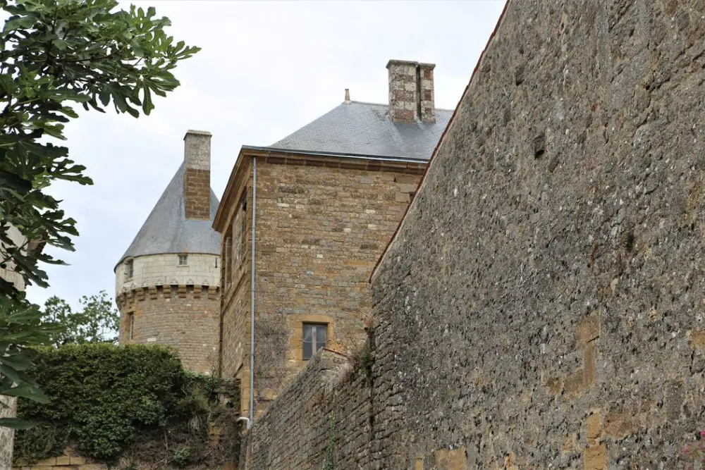 Foto di Castello - POP Plateforme Ouverte du Patrimoine / Base Mérimée - © Ministère de la Culture (France), Conservation des antiquités et des objets d’art de Vendée - Tous droits réservés