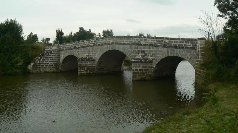Foto de Dos puentes de Port-La-Claye en el río Le Lay (también en Comunas de La Claye, Curzon, Saint-Cyr-en-Talmondais) - Éduarel - © Creative Commons (https://creativecommons.org/licenses/by-sa/4.0/deed.fr)