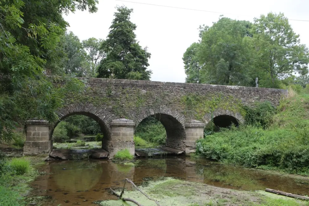 Foto de Pont de Fleuriau Sur La Vendée (también en Comune de Faymoreau) - POP Plateforme Ouverte du Patrimoine / Base Mérimée - © Ministère de la Culture (France), Conservation des antiquités et des objets d’art de Vendée - Tous droits réservés