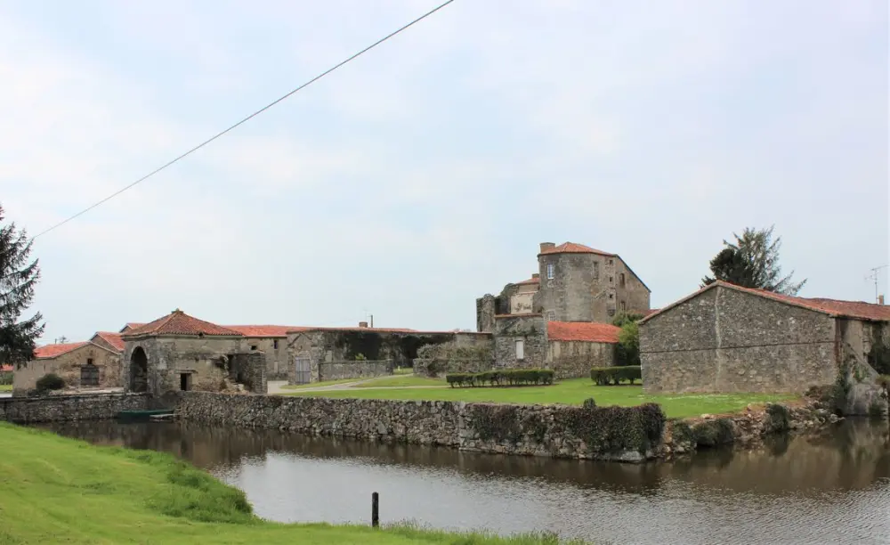 Foto de Castillo de Ménardière - POP Plateforme Ouverte du Patrimoine / Base Mérimée - © Ministère de la Culture (France), Conservation des antiquités et des objets d’art de Vendée - Tous droits réservés