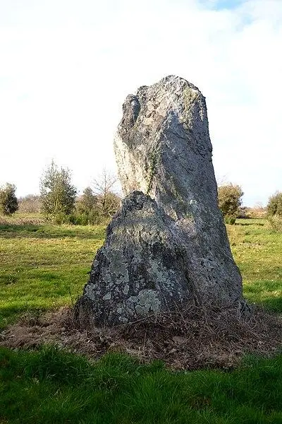 Foto di Menhir dice il mancato del diavolo - Liberliger - © Creative Commons (https://creativecommons.org/licenses/by-sa/4.0/deed.fr)