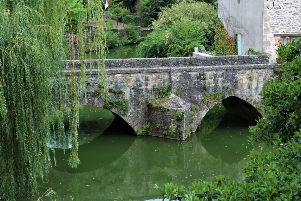 Foto di Ponte (vecchio) - POP Plateforme Ouverte du Patrimoine / Base Mérimée - © Ministère de la Culture (France), Conservation des antiquités et des objets d’art de Vendée - Tous droits réservés
