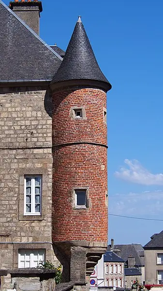 Foto de Edificio de torreta - Ikmo-ned - © Creative Commons (https://creativecommons.org/licenses/by-sa/4.0/deed.fr)