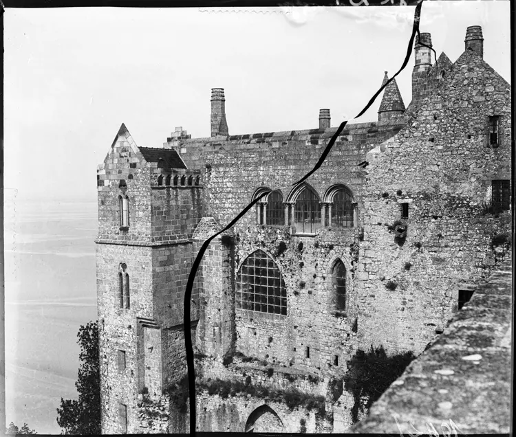 Foto von Räumlichkeiten, in denen das Tabakbüro unter der Türtreppe des Königs liegt - POP Plateforme Ouverte du Patrimoine / Base Mérimée - © Ministère de la Culture (France), Médiathèque du patrimoine et de la photographie, diffusion RMN-GP