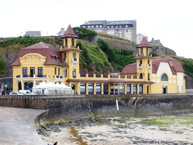 Picture of Casino de Granville - Cyrilb1881 - © Creative Commons (https://creativecommons.org/licenses/by-sa/4.0/deed.fr)