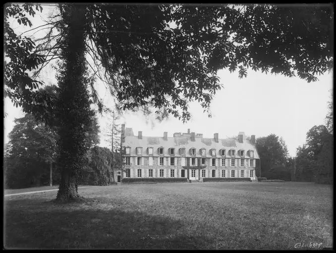 Foto di Castello - POP Plateforme Ouverte du Patrimoine / Base Mérimée - © Ministère de la Culture (France), Médiathèque du patrimoine et de la photographie, diffusion GrandPalaisRmn Photo