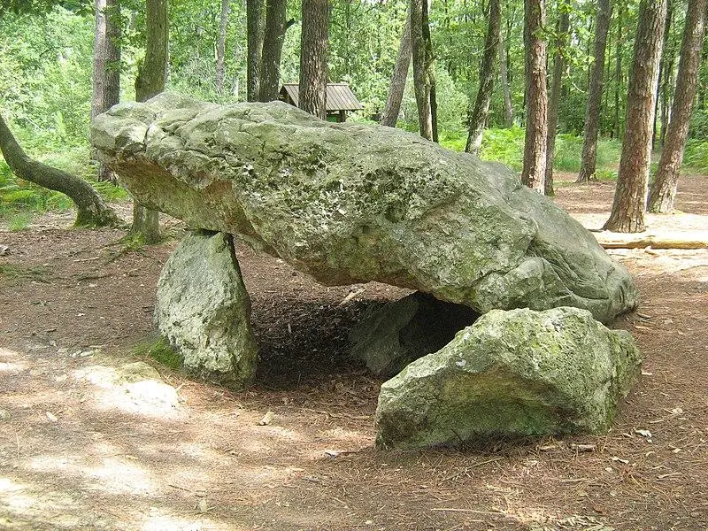 Foto von Dolmen sagt ProcureUse - Pucesurvitaminee - © Creative Commons (https://creativecommons.org/licenses/by-sa/4.0/deed.fr)
