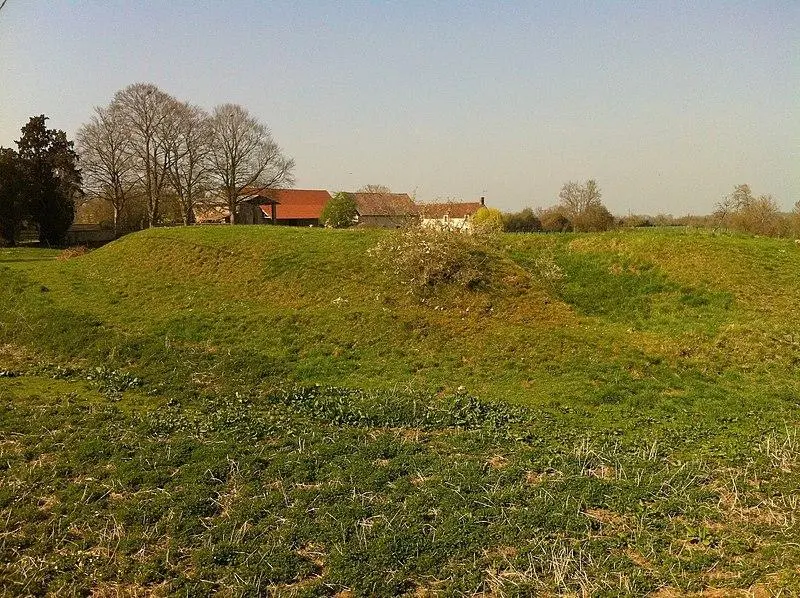Foto von Motte Castral - Mlane78212 - © Creative Commons (https://creativecommons.org/licenses/by-sa/4.0/deed.fr)