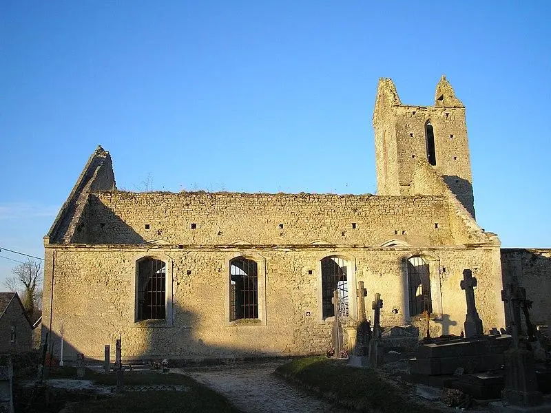Foto von Ruinen der alten Kirche - Ikmo-ned - © Creative Commons (https://creativecommons.org/licenses/by-sa/4.0/deed.fr)