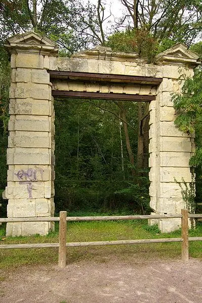 Foto von Tür des 17. Jahrhunderts - hamon jp - © Creative Commons (https://creativecommons.org/licenses/by-sa/4.0/deed.fr)