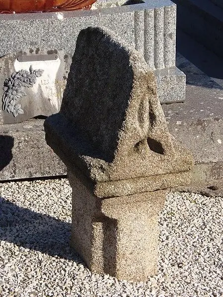 Foto de Escritorio de piedra - Ikmo-ned - © Creative Commons (https://creativecommons.org/licenses/by-sa/4.0/deed.fr)