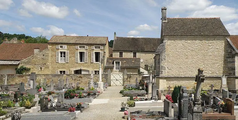 Photo de Cimetière - Torsade de Pointes - © Creative Commons (https://creativecommons.org/licenses/by-sa/4.0/deed.fr)