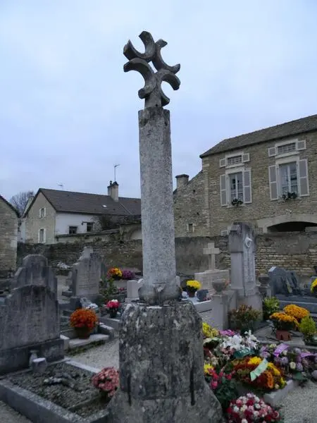 Foto von Friedhofskreuz - POP Plateforme Ouverte du Patrimoine / Base Mérimée - © Région Bourgogne - Inventaire général ; © Association pour les Climats de Bourgogne ; © GRAHAL