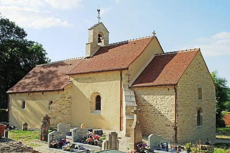 Foto de Capilla y cruz, ubicada en la aldea de Barain - Michel FOUCHER - © Creative Commons (https://creativecommons.org/licenses/by-sa/4.0/deed.fr)