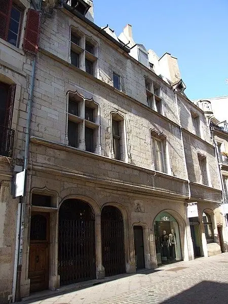 Foto de Old Hotel en Rochefort o Hôtel Morel-Sauvegrain - Christophe.Finot - © Creative Commons (https://creativecommons.org/licenses/by-sa/4.0/deed.fr)