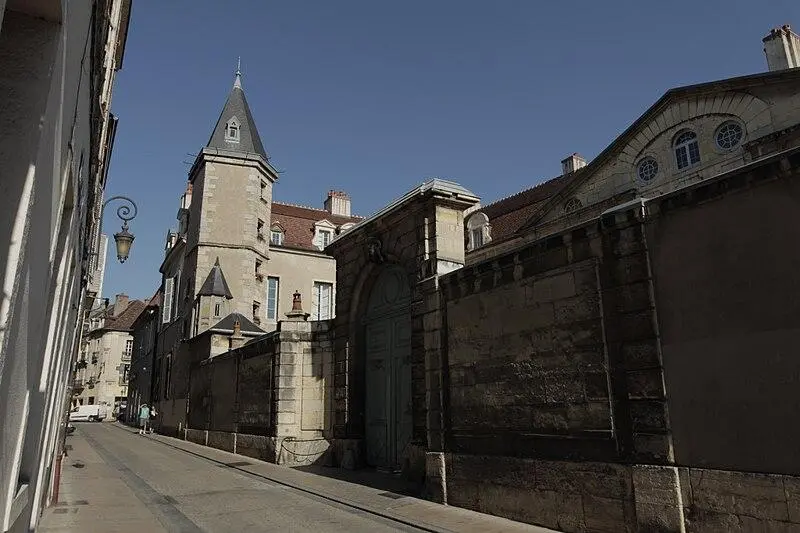 Foto de Sassenay Hotel - Nicolas Boissier - © Creative Commons (https://creativecommons.org/licenses/by-sa/4.0/deed.fr)