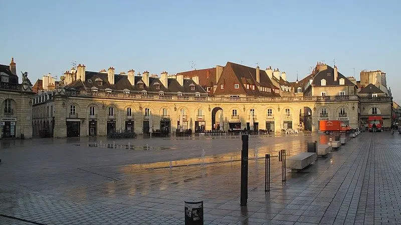Foto de Edificio - MarcJP46 - © Creative Commons (https://creativecommons.org/licenses/by-sa/4.0/deed.fr)