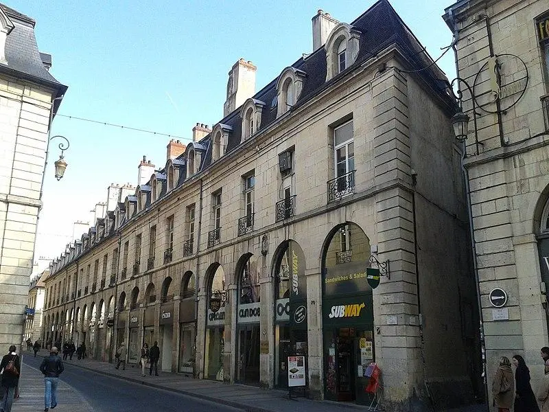 Foto di Edificio - Patrice78500 - © Creative Commons (https://creativecommons.org/licenses/by-sa/4.0/deed.fr)