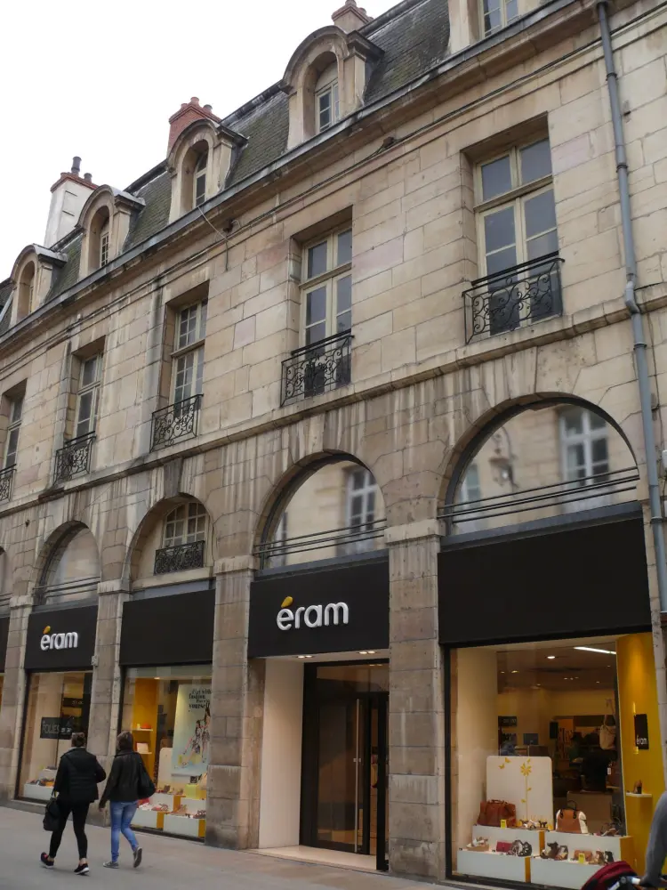 Foto de Edificio - Sous licence Creative Commons (https://creativecommons.org/licenses/by-sa/4.0/deed.fr) - Par Peter17 - © Creative Commons (https://creativecommons.org/licenses/by-sa/4.0/deed.fr)