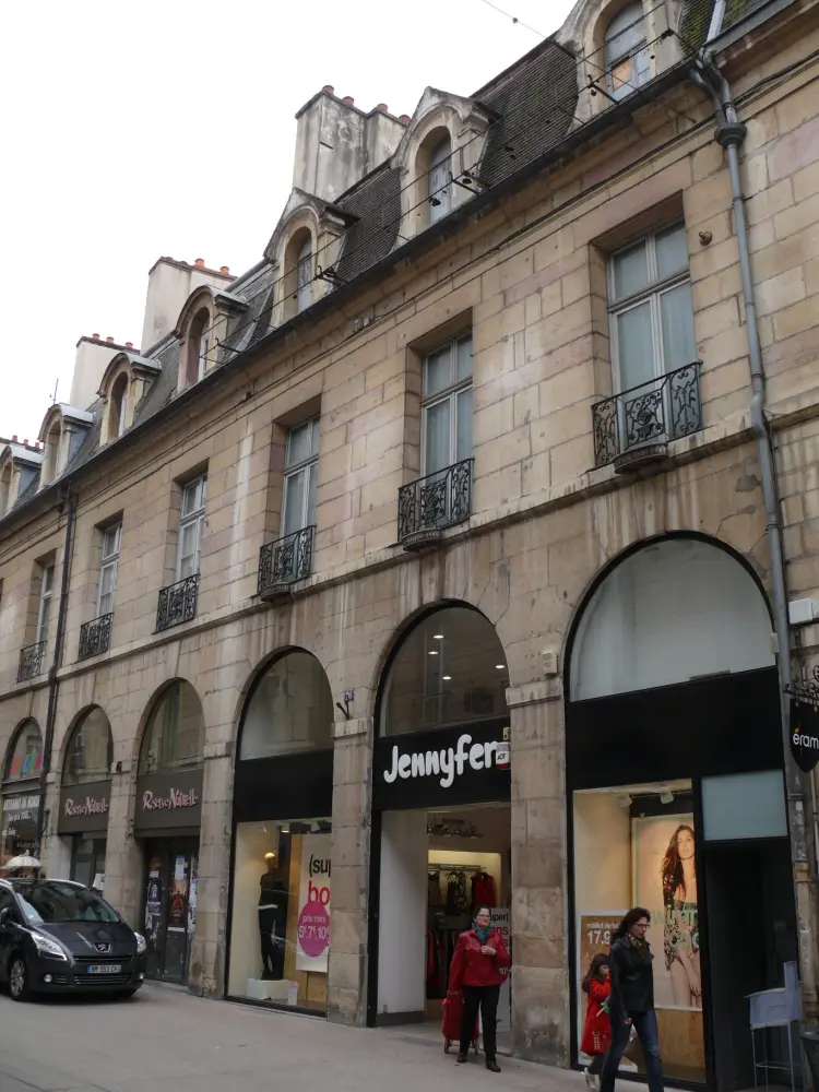 Foto de Edificio - Sous licence Creative Commons (https://creativecommons.org/licenses/by-sa/4.0/deed.fr) - Par Peter17 - © Creative Commons (https://creativecommons.org/licenses/by-sa/4.0/deed.fr)