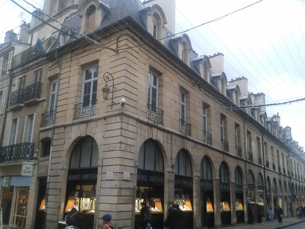 Foto de Edificio - Sous licence Creative Commons (https://creativecommons.org/licenses/by-sa/4.0/deed.fr) - Par Patrice78500 - © Creative Commons (https://creativecommons.org/licenses/by-sa/4.0/deed.fr)