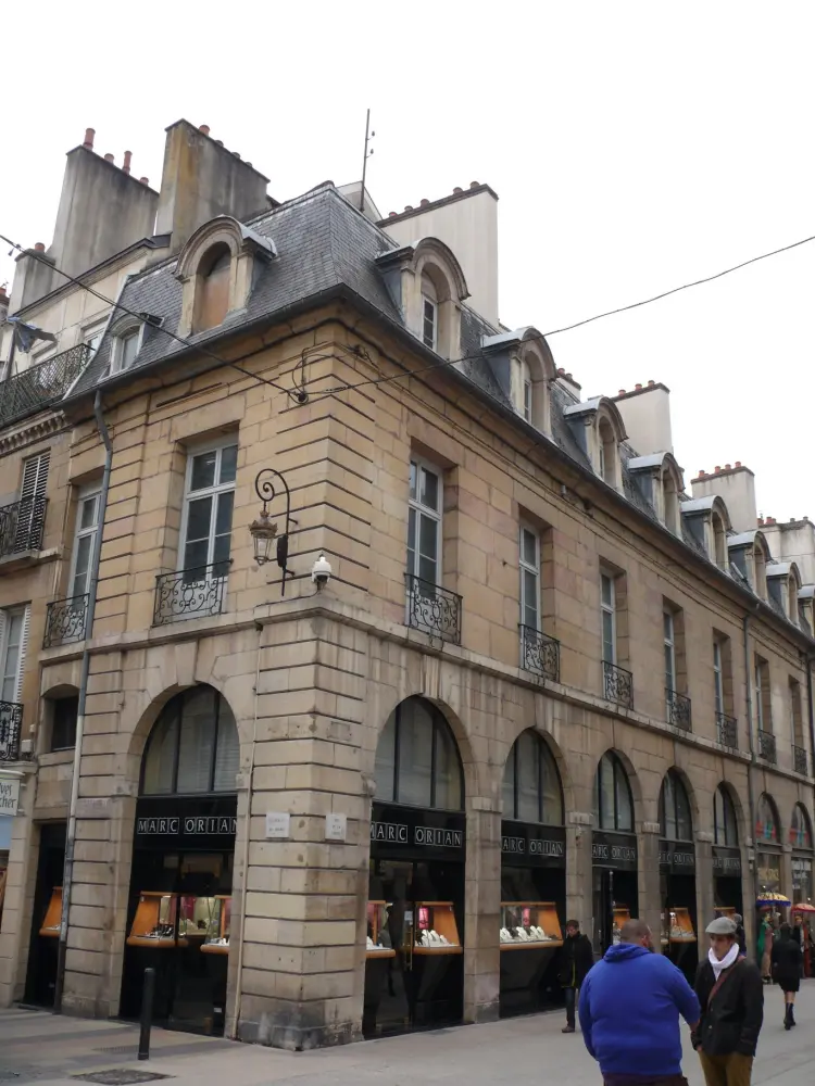 Foto di Edificio - Sous licence Creative Commons (https://creativecommons.org/licenses/by-sa/4.0/deed.fr) - Par Peter17 - © Creative Commons (https://creativecommons.org/licenses/by-sa/4.0/deed.fr)