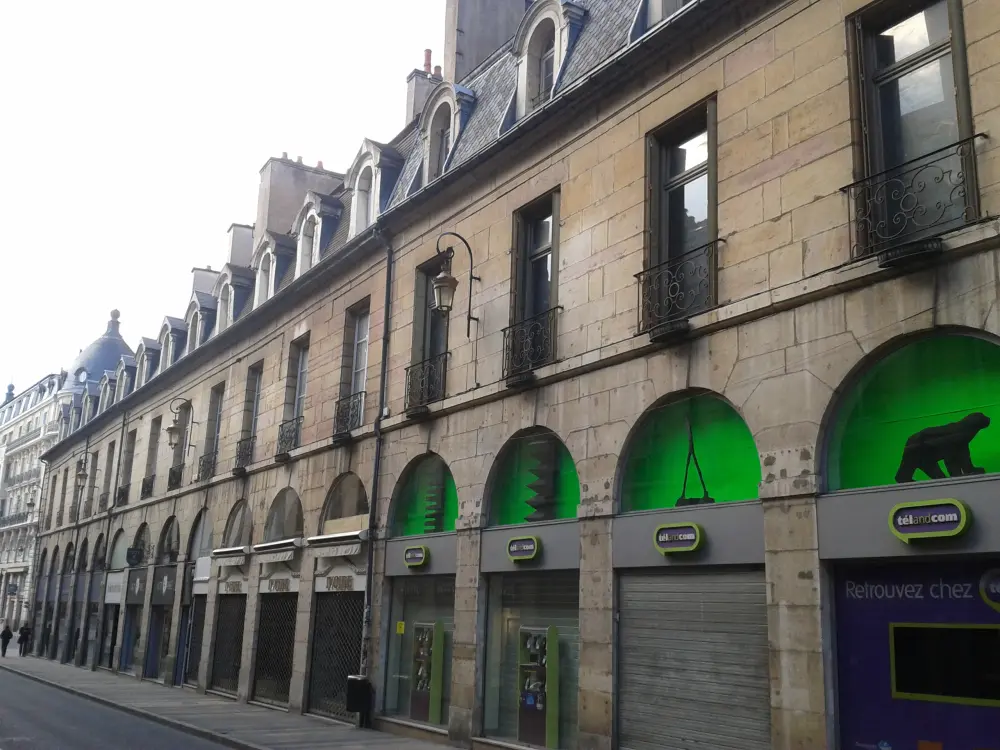 Foto de Edificio - Sous licence Creative Commons (https://creativecommons.org/licenses/by-sa/4.0/deed.fr) - Par Patrice78500 - © Creative Commons (https://creativecommons.org/licenses/by-sa/4.0/deed.fr)