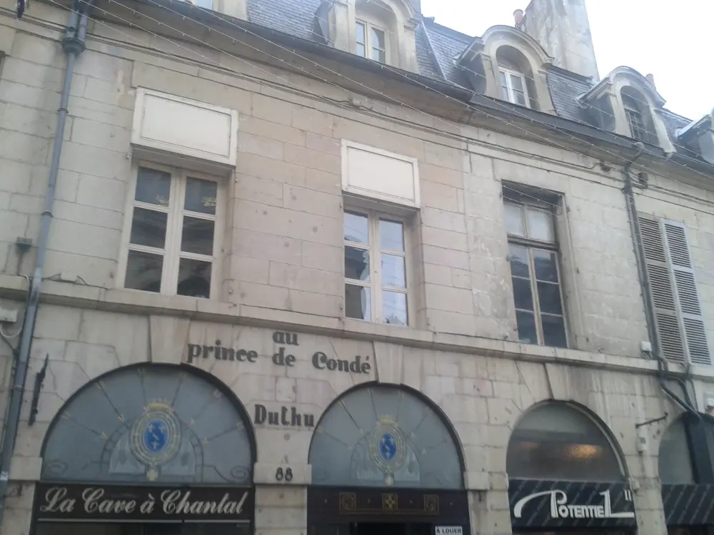 Foto de Edificio - Sous licence Creative Commons (https://creativecommons.org/licenses/by-sa/4.0/deed.fr) - Par Patrice78500 - © Creative Commons (https://creativecommons.org/licenses/by-sa/4.0/deed.fr)