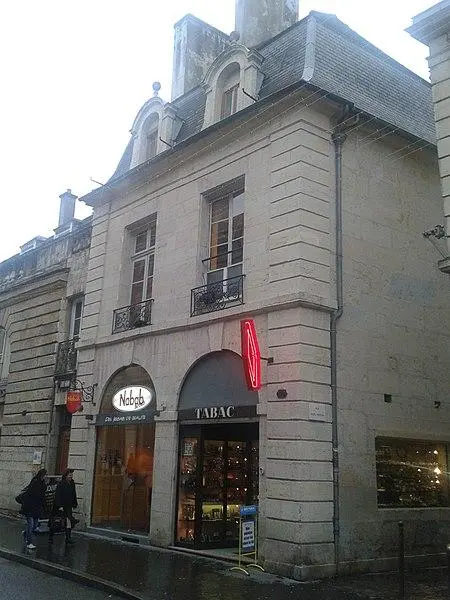 Foto de Edificio - Patrice78500 - © Creative Commons (https://creativecommons.org/licenses/by-sa/4.0/deed.fr)