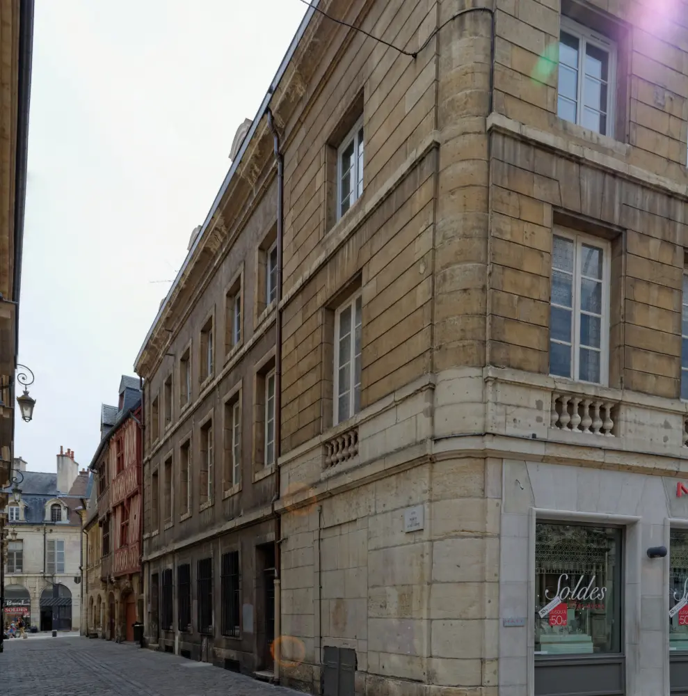 Foto de Edificio - Sous licence Creative Commons (https://creativecommons.org/licenses/by-sa/4.0/deed.fr) - Par François de Dijon - © Creative Commons (https://creativecommons.org/licenses/by-sa/4.0/deed.fr)