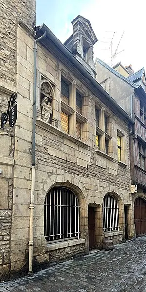 Foto de Edificio - Chabe01 - © Creative Commons (https://creativecommons.org/licenses/by-sa/4.0/deed.fr)