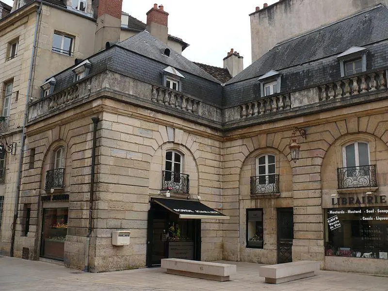 Foto von Gebäude - This illustrationwas made byPeter Potrowl. Please - © Creative Commons (https://creativecommons.org/licenses/by-sa/4.0/deed.fr)