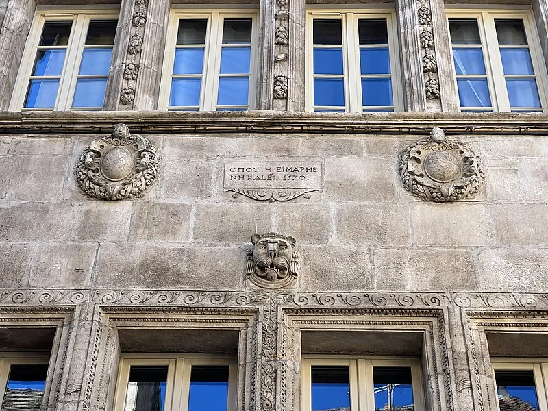 Foto de Edificio - Chabe01 - © Creative Commons (https://creativecommons.org/licenses/by-sa/4.0/deed.fr)