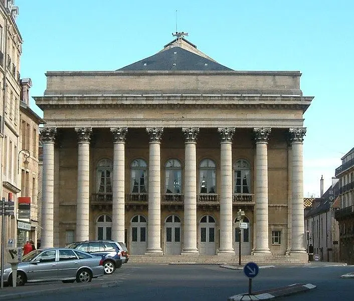 Foto de Teatro - Christophe.Finot - © Creative Commons (https://creativecommons.org/licenses/by-sa/4.0/deed.fr)