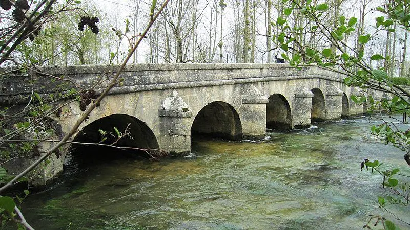 Foto von Alte Brücken auf der Morgendämmerung, sogenannte Brücken des Schlachthofs oder große Brücke und kleine Brücke - Claude PIARD - © Creative Commons (https://creativecommons.org/licenses/by-sa/4.0/deed.fr)