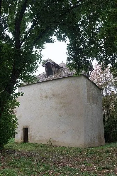 Foto de Pigeoner cerca del castillo - CrlNvl - © Creative Commons (https://creativecommons.org/licenses/by-sa/4.0/deed.fr)