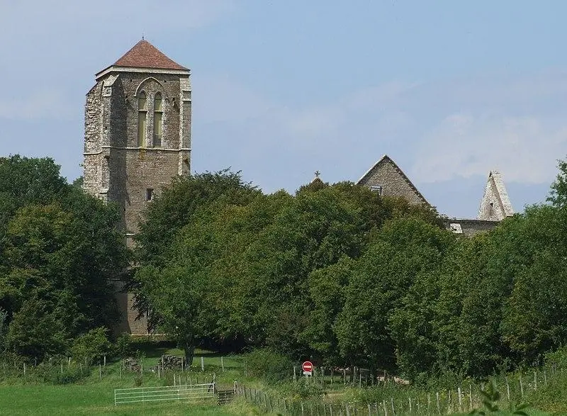 Foto von Thil Collegiate Church (Ruinen) - Christophe.Finot - © Creative Commons (https://creativecommons.org/licenses/by-sa/4.0/deed.fr)