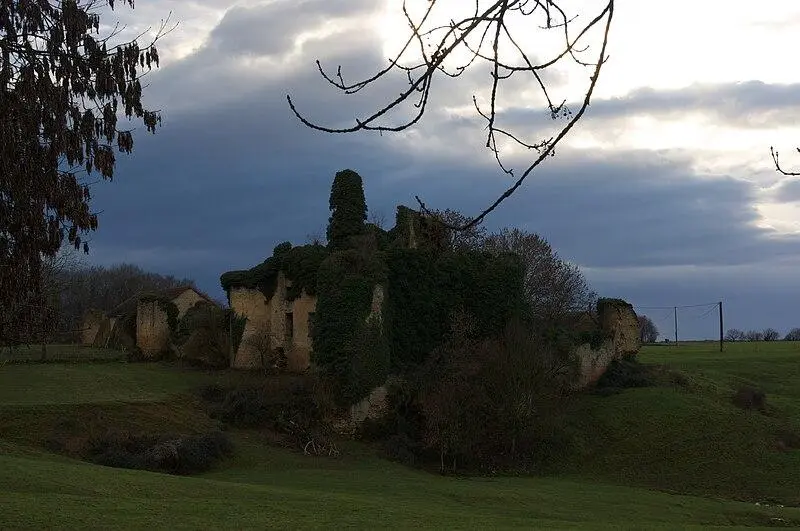 Foto von Chandioux Schloss (Ruinen) - Eric Walter - © Creative Commons (https://creativecommons.org/licenses/by-sa/4.0/deed.fr)