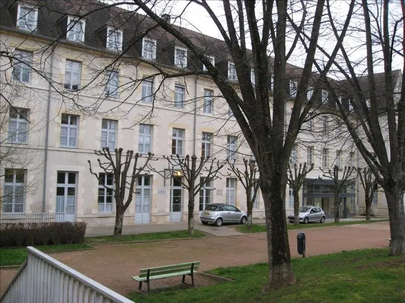Foto von Ehemalige Mirangron High School - Cypris - © Creative Commons (https://creativecommons.org/licenses/by-sa/4.0/deed.fr)