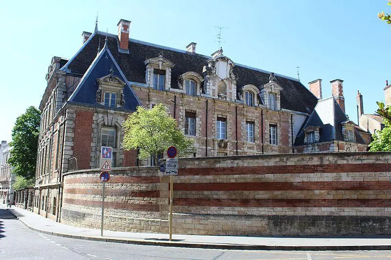 Foto von Subvorsitzende (Old Lantin de Montcoy Hotel) - Chabe01 - © Creative Commons (https://creativecommons.org/licenses/by-sa/4.0/deed.fr)